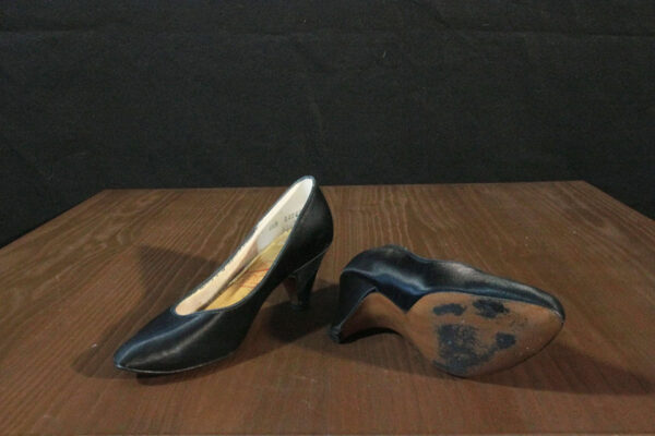 Dolce by Pierre Size 6.5M Heels, Navy - Image 3